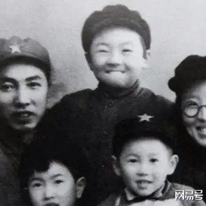 1949年，贺子珍去北京看女儿，毛主席得知联系方志纯：去办一件事