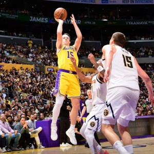 开云注册-全美热搜第一！里夫斯2罚1中+反弹绝平：轰32+7+6救赎两致命失误