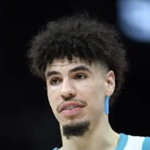 开云体育官网-两战94分难求一胜！拉梅洛·鲍尔化身空砍群群主