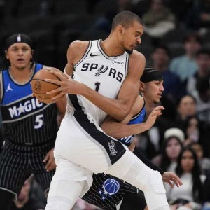 开云平台-马刺双杀魔术升西部第二：文班25+8+4+5帽 完胜班凯罗19+10